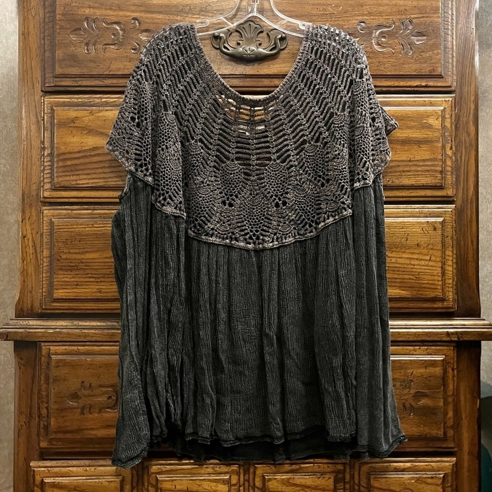 Oli & Hail Charcoal Crochet Top